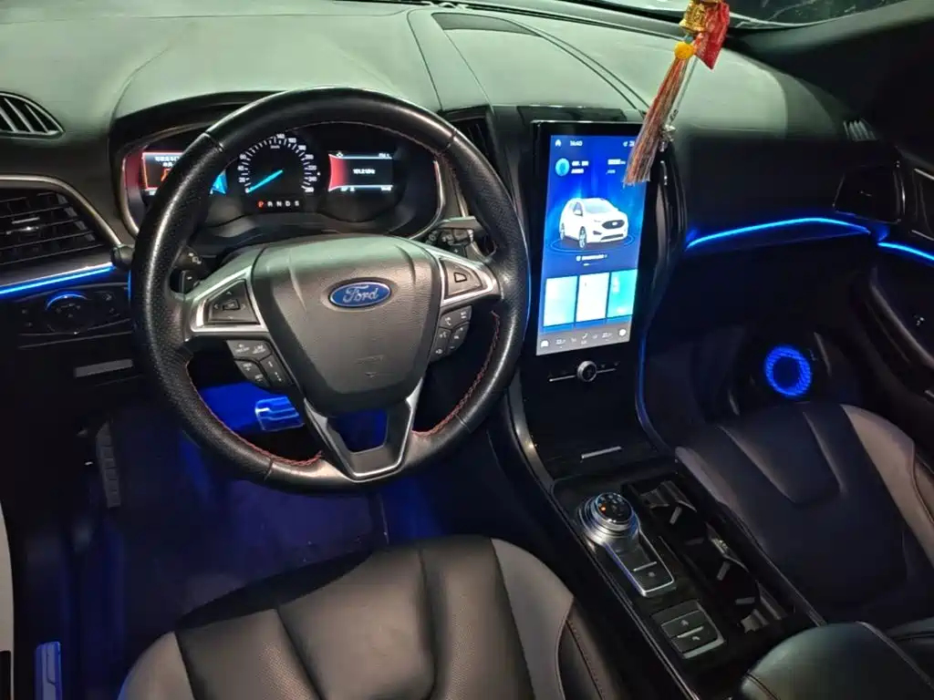 Ford Edge — фото 10