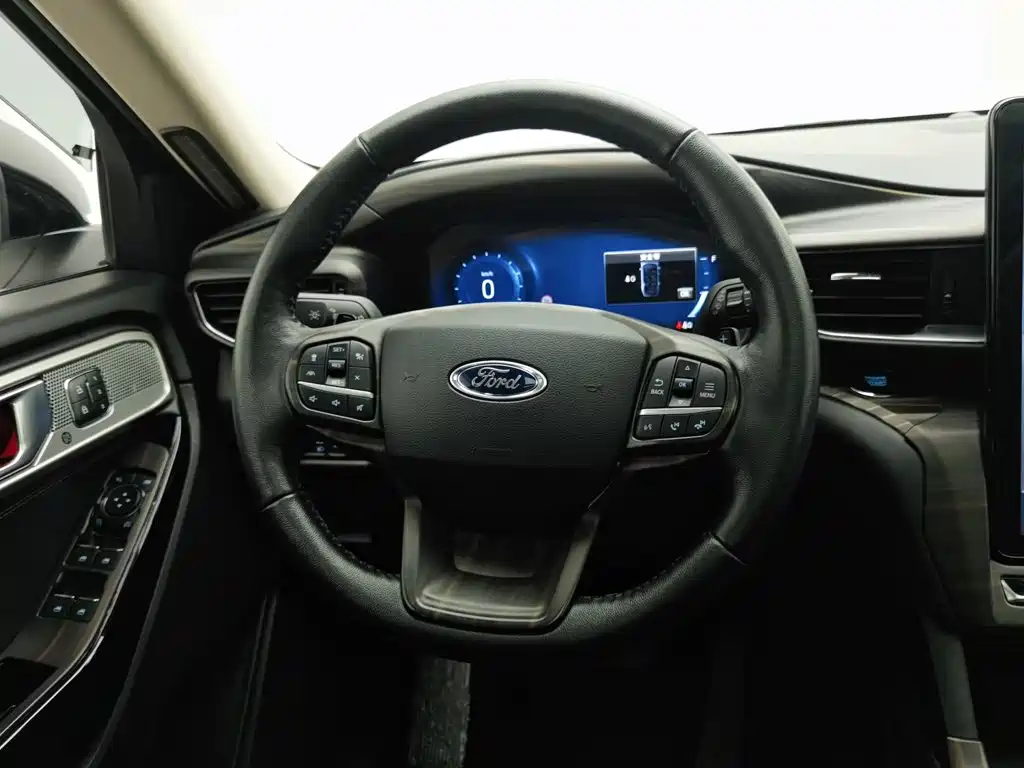 Ford Explorer — фото 11