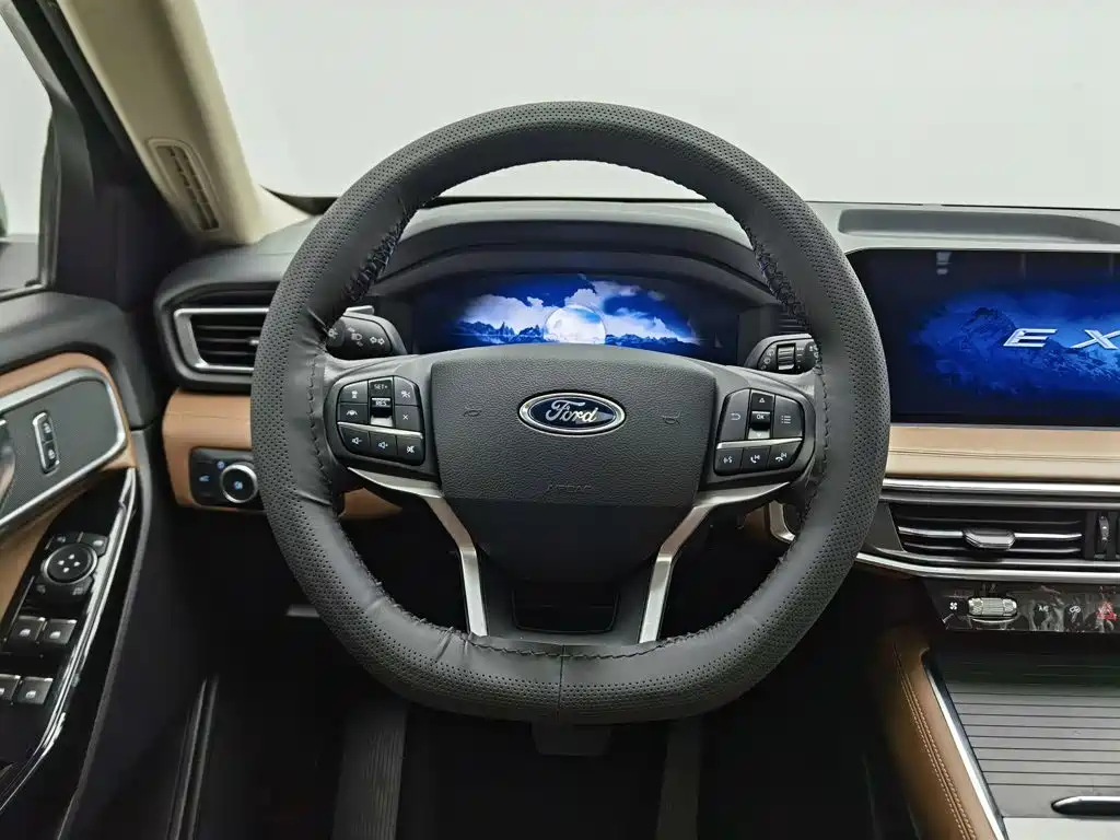 Ford Explorer — фото 11