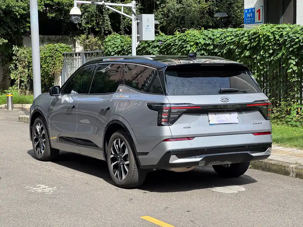 Ford Edge — фото 9