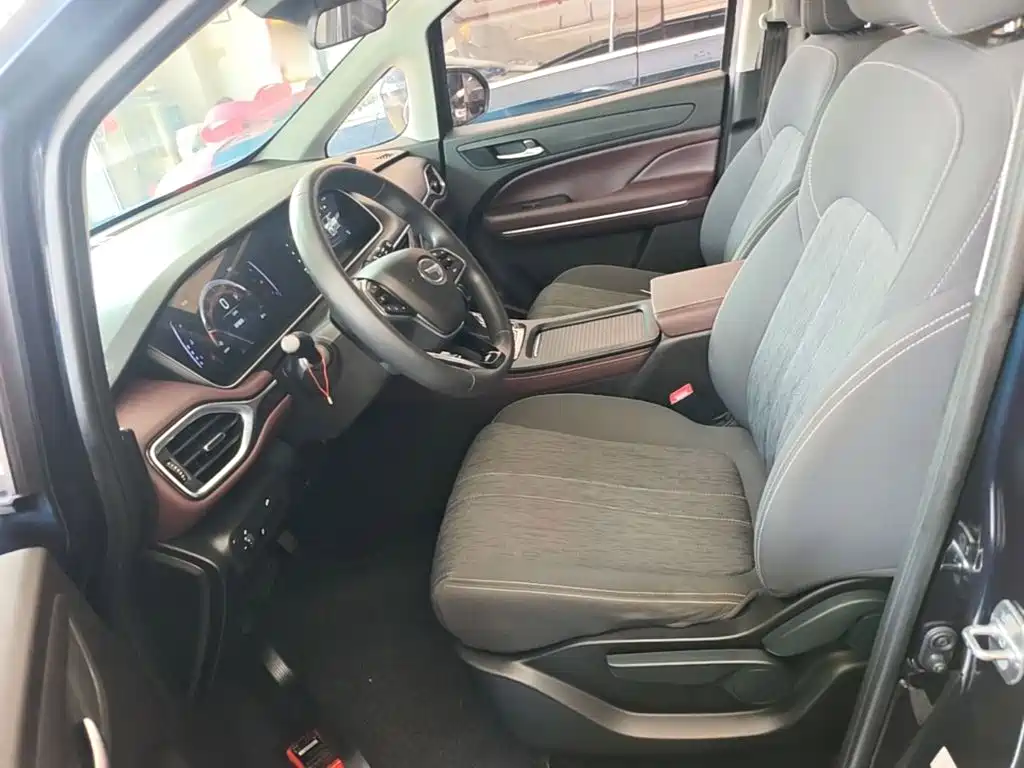 GAC Motor Trumpchi M6 — фото 15