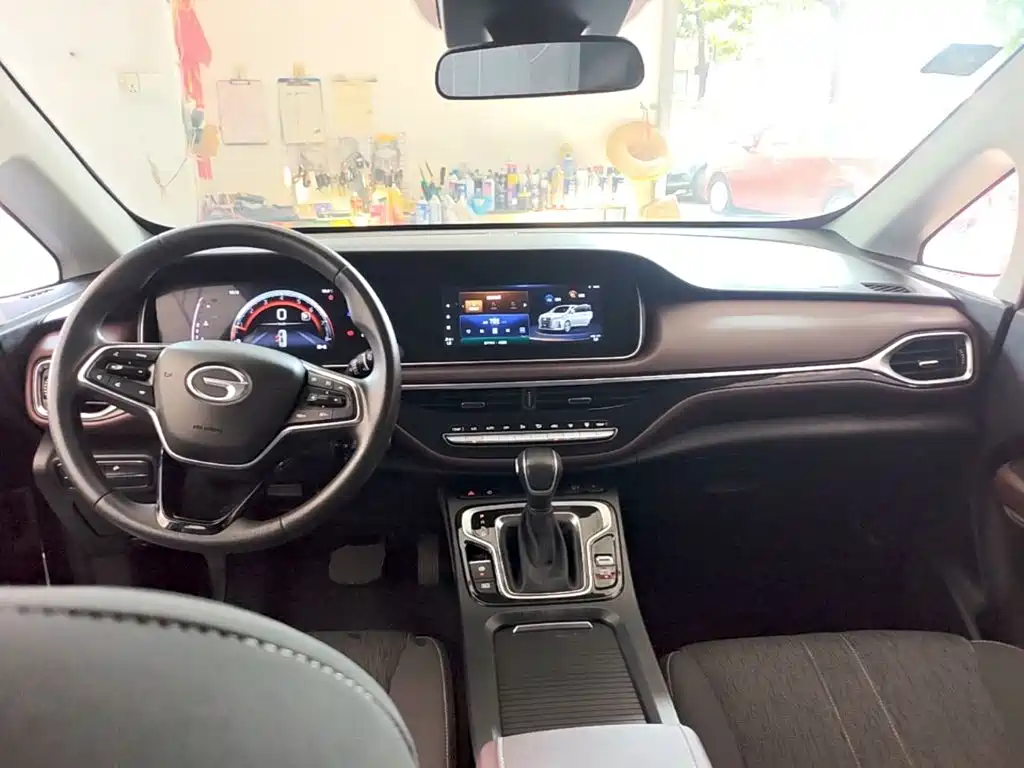 GAC Motor Trumpchi M6 — фото 10