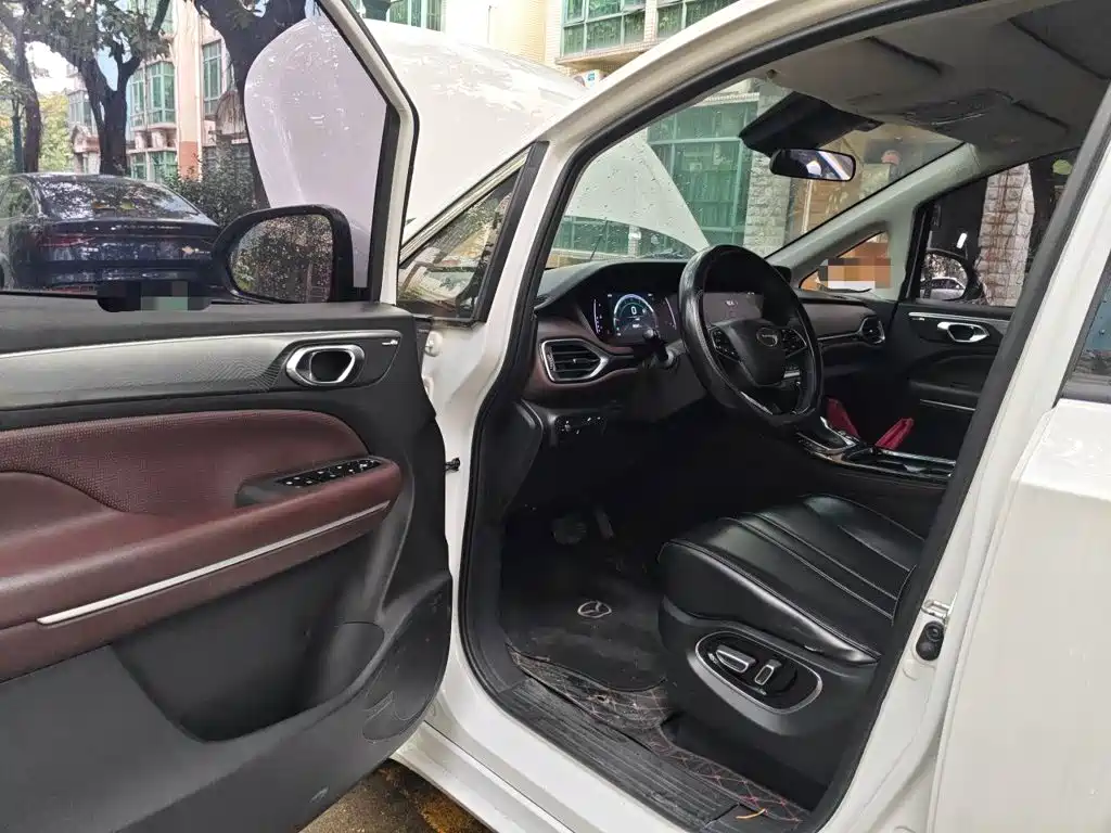 GAC Motor Trumpchi M6 — фото 17