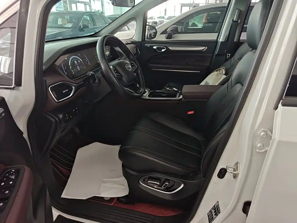 GAC Motor Trumpchi M6 — фото 15