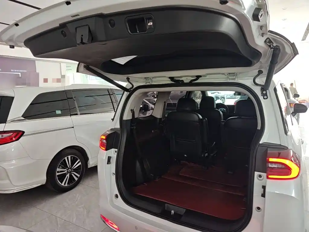GAC Motor Trumpchi M6 — фото 19