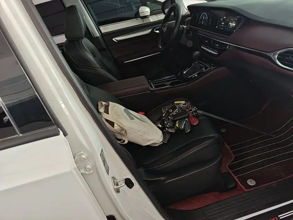 GAC Motor Trumpchi M6 — фото 25