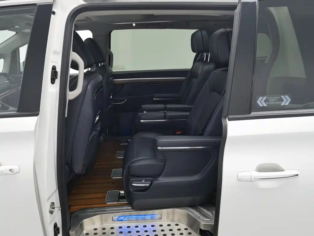 GAC Motor Trumpchi M8 — фото 15
