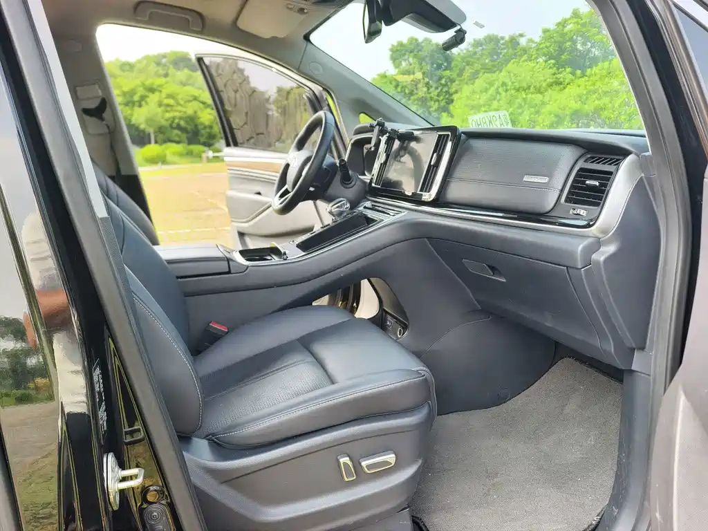 GAC Motor Trumpchi M8 — фото 11