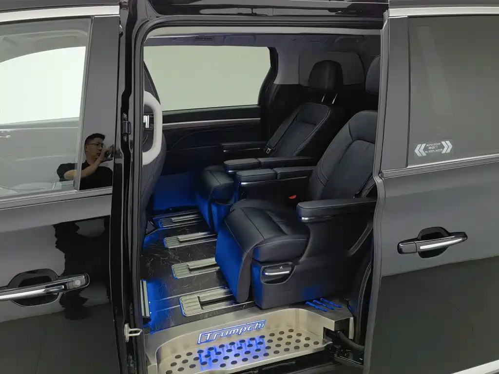 GAC Motor Trumpchi M8 — фото 15