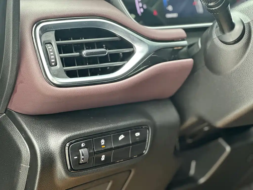 GAC Motor Trumpchi M6 — фото 19