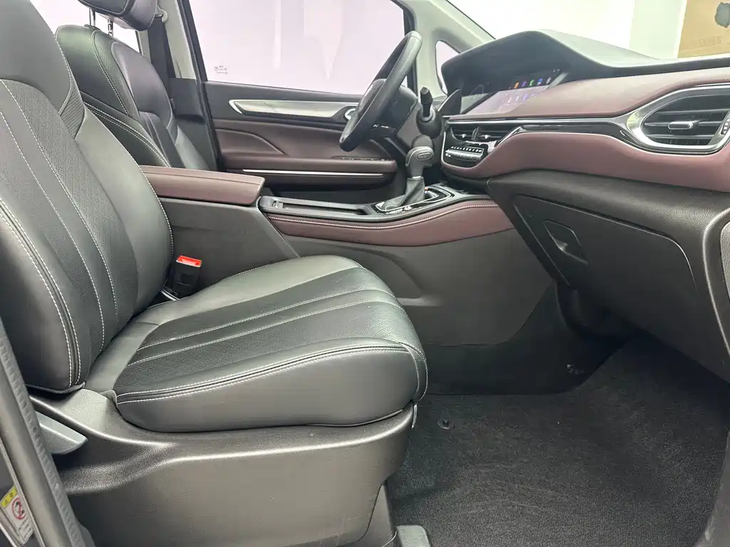 GAC Motor Trumpchi M6 — фото 10
