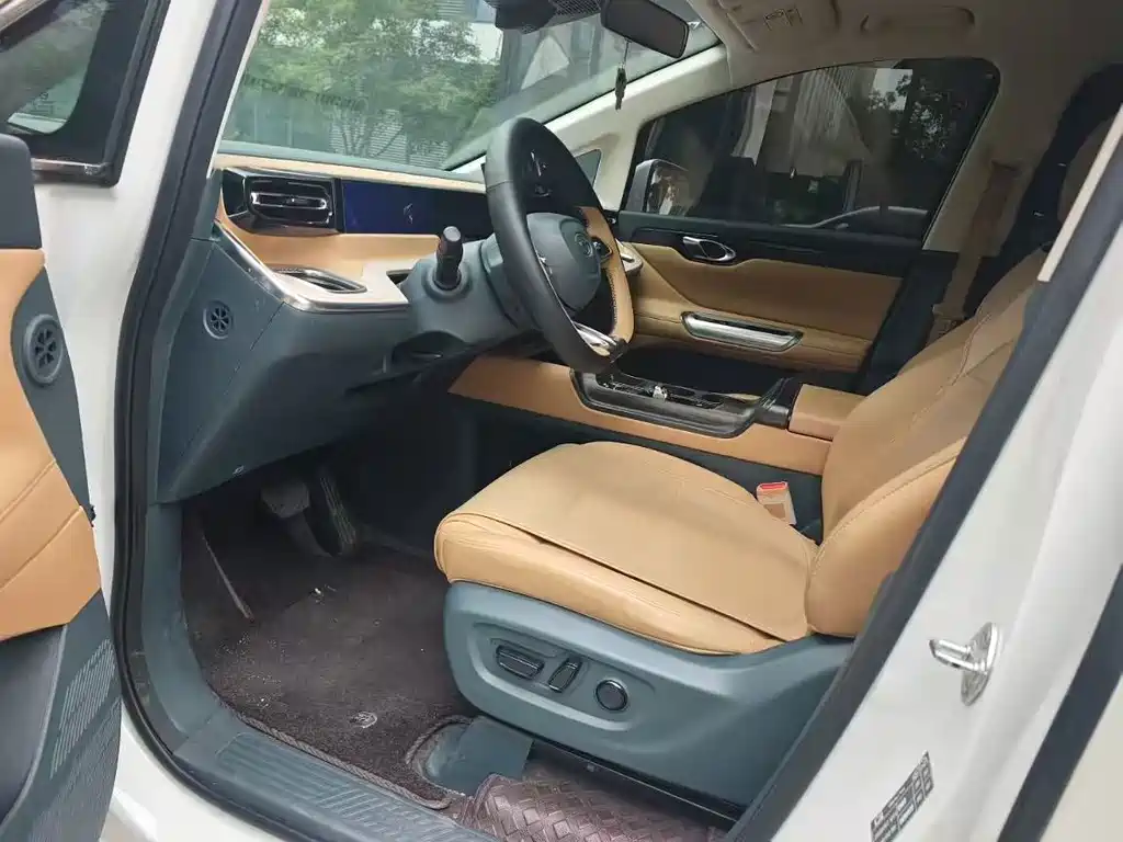 GAC Motor Trumpchi E8 — фото 4