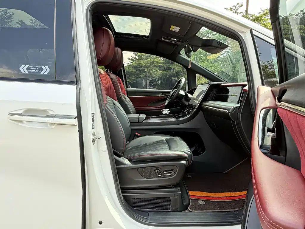 GAC Motor Trumpchi M8 — фото 17