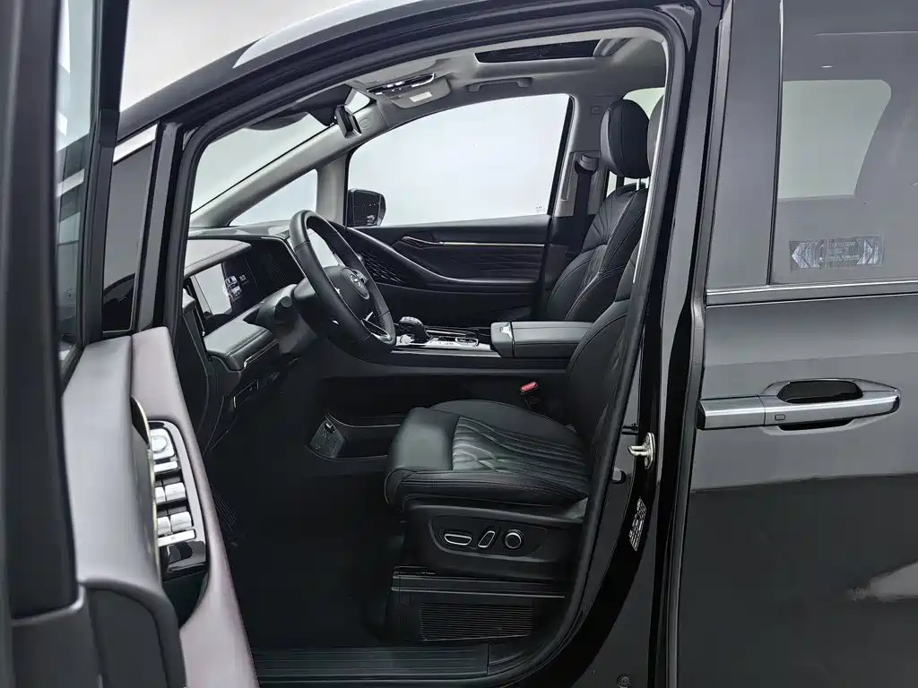 GAC Motor Trumpchi M8 — фото 10