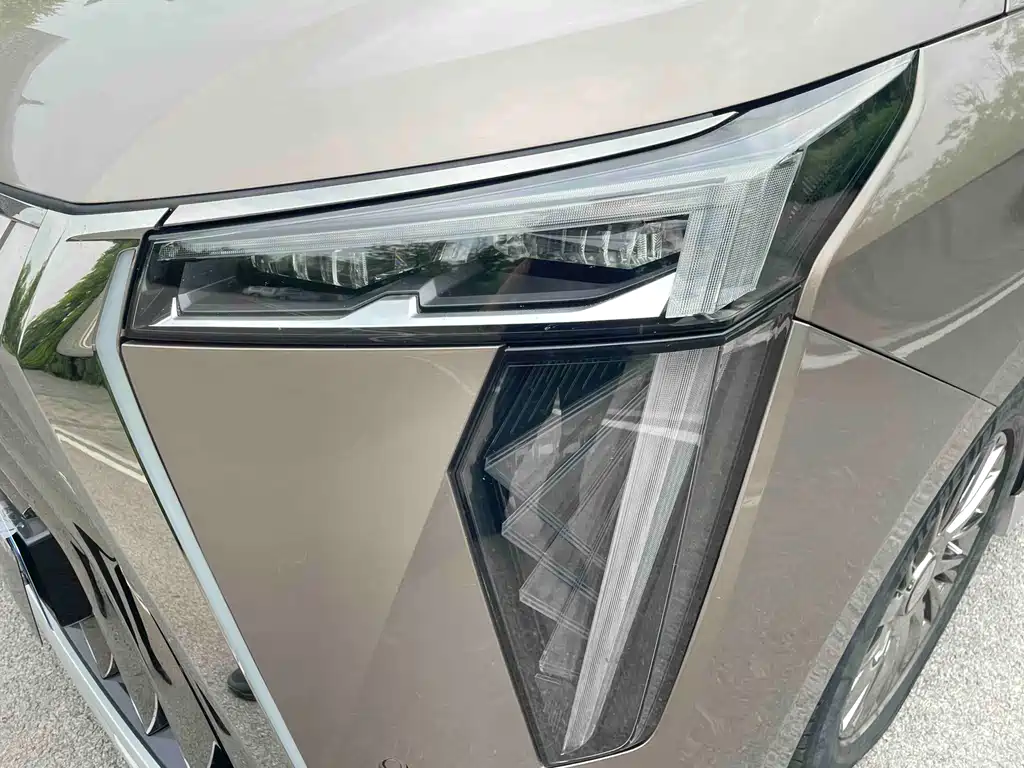GAC Motor Trumpchi M8 — фото 15