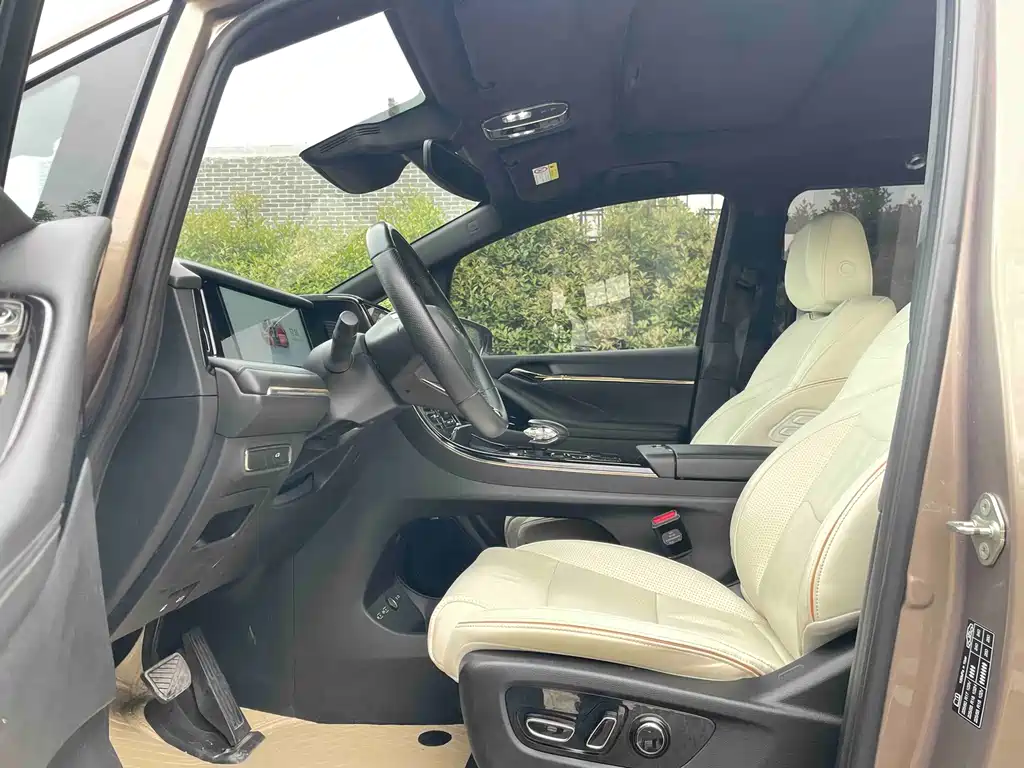 GAC Motor Trumpchi M8 — фото 8