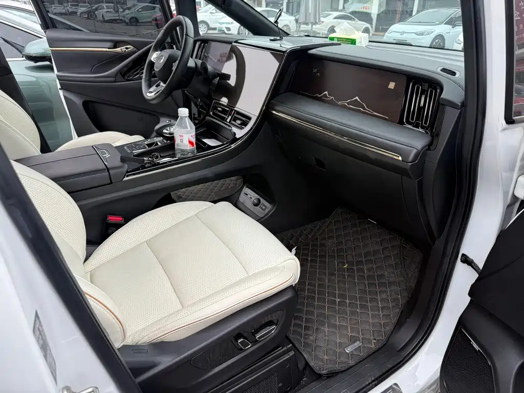 GAC Motor Trumpchi M8 — фото 21