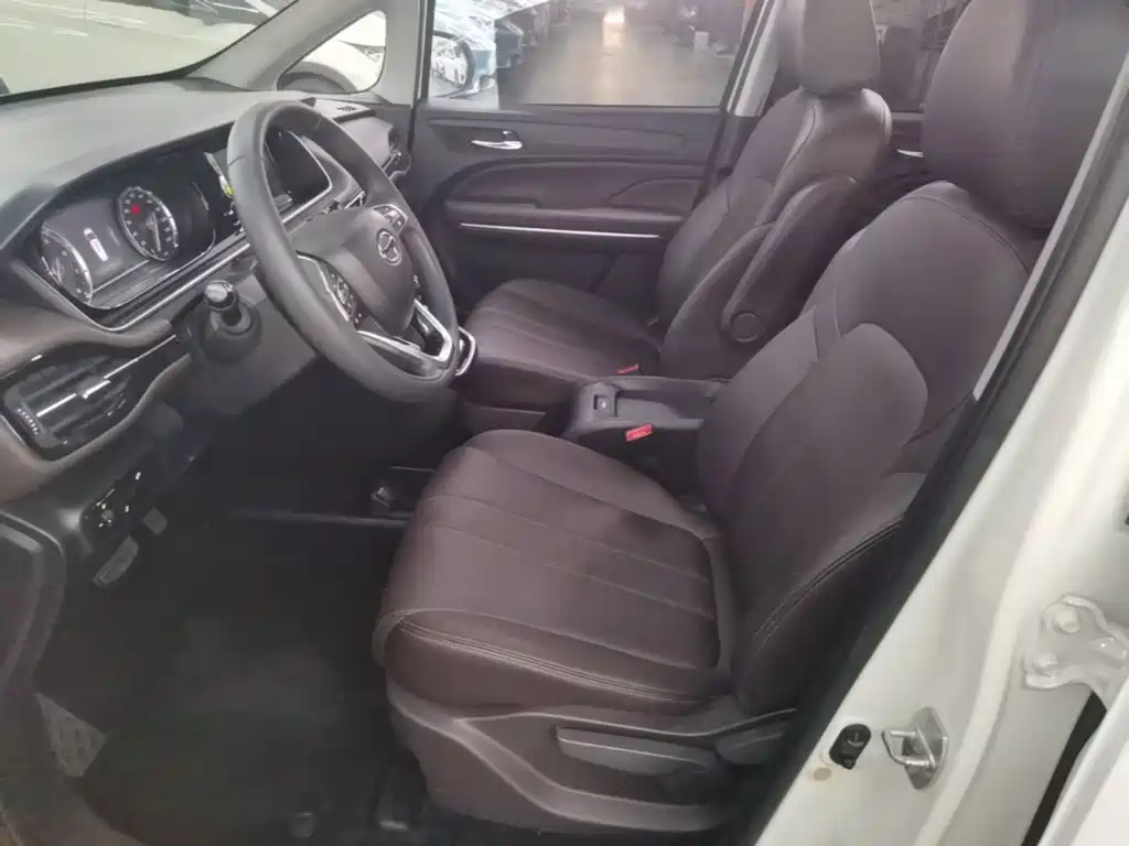 GAC Motor Trumpchi M6 — фото 11