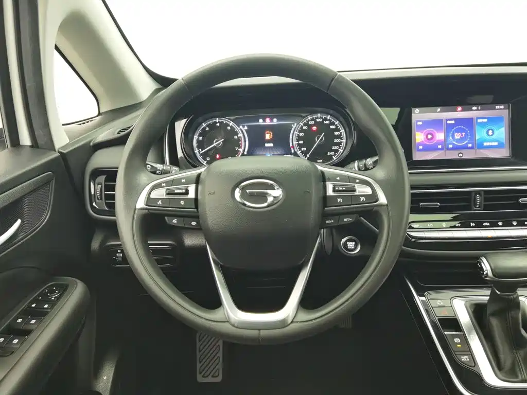 GAC Motor Trumpchi M6 — фото 11