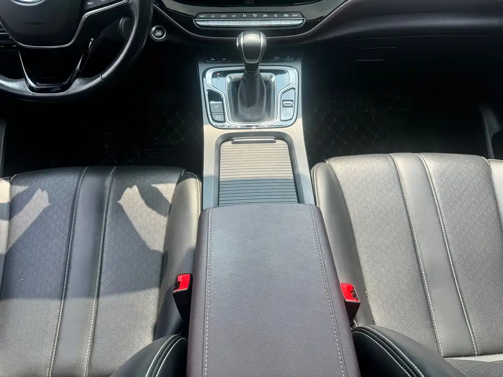 GAC Motor Trumpchi M6 — фото 10