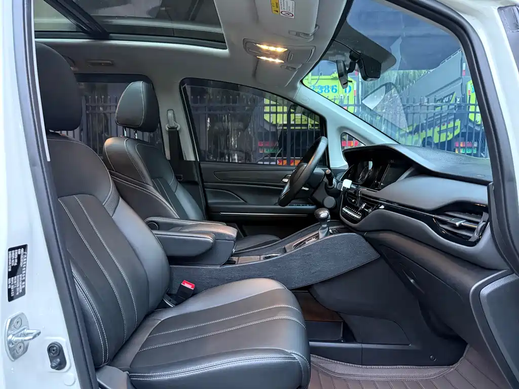 GAC Motor Trumpchi M6 — фото 10