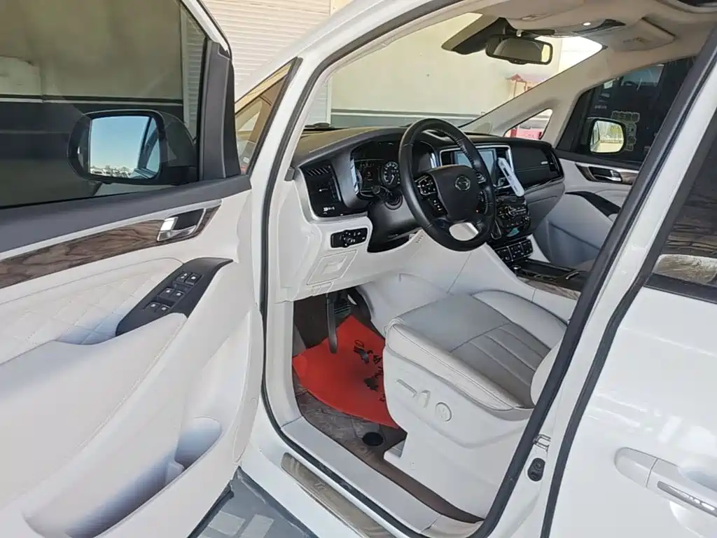 GAC Motor Trumpchi M8 — фото 16