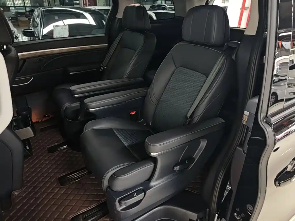 GAC Motor Trumpchi M8 — фото 17