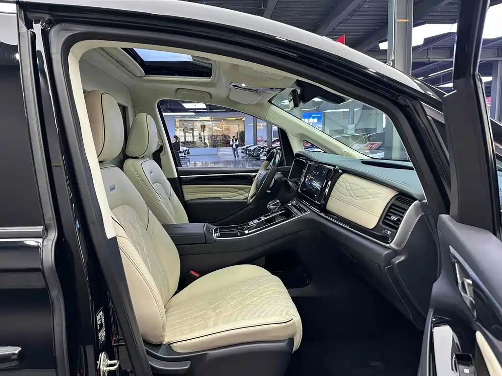 GAC Motor Trumpchi M8 — фото 9