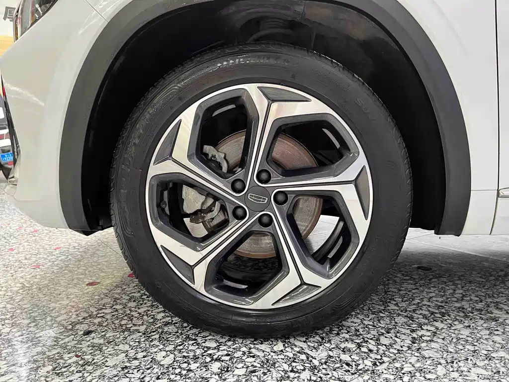Geely Xingyue L — фото 15