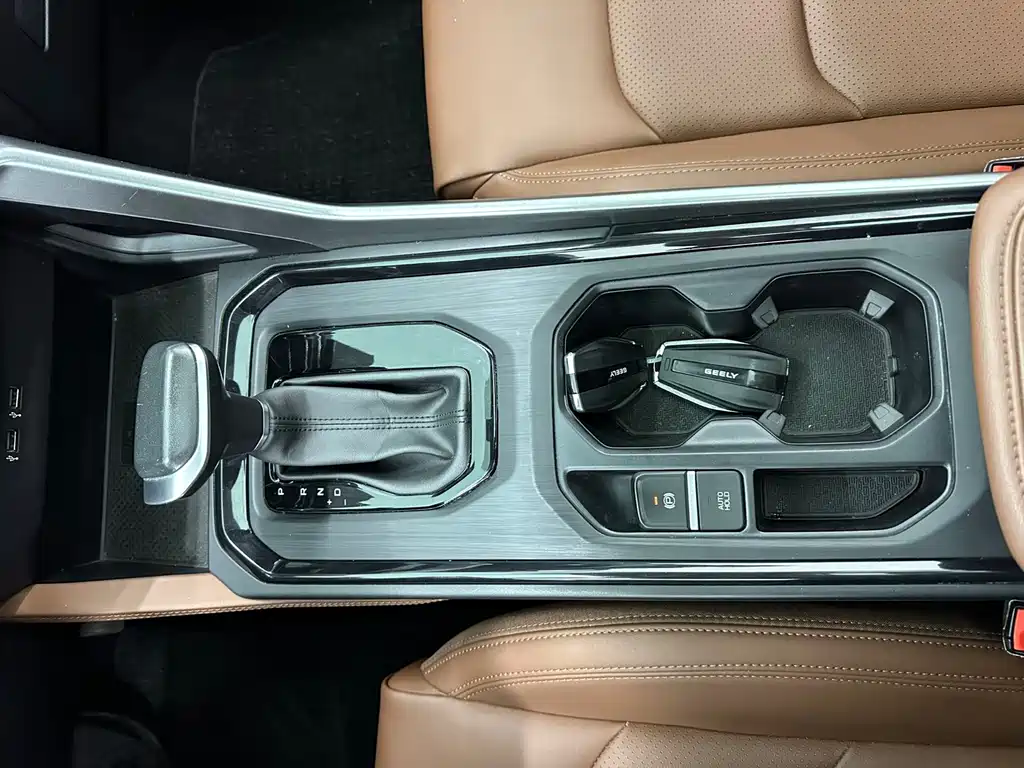 Geely Vision X6 — фото 15