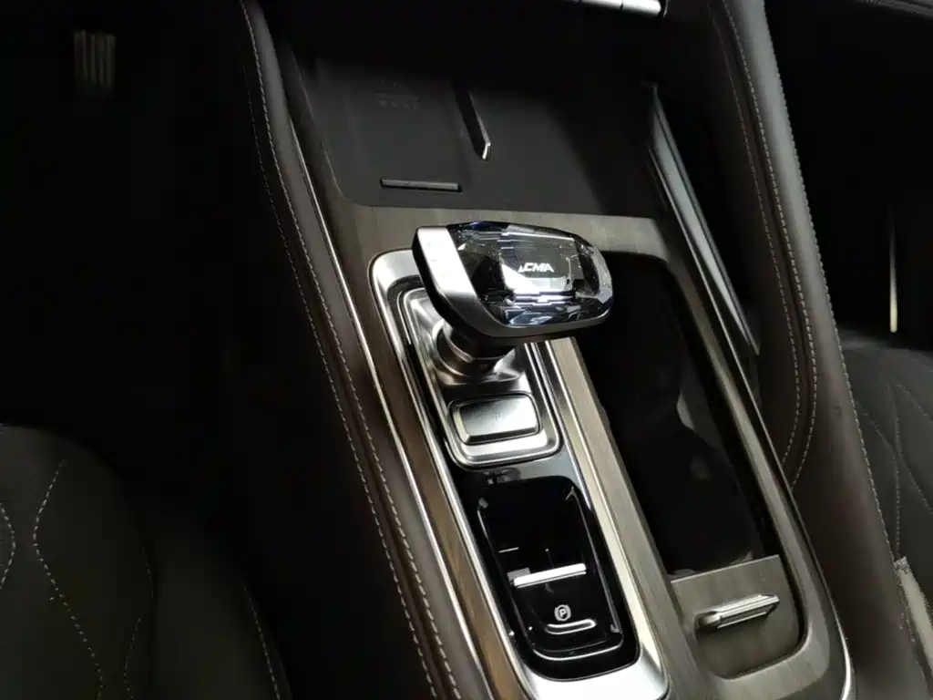 Geely Xingyue L — фото 14