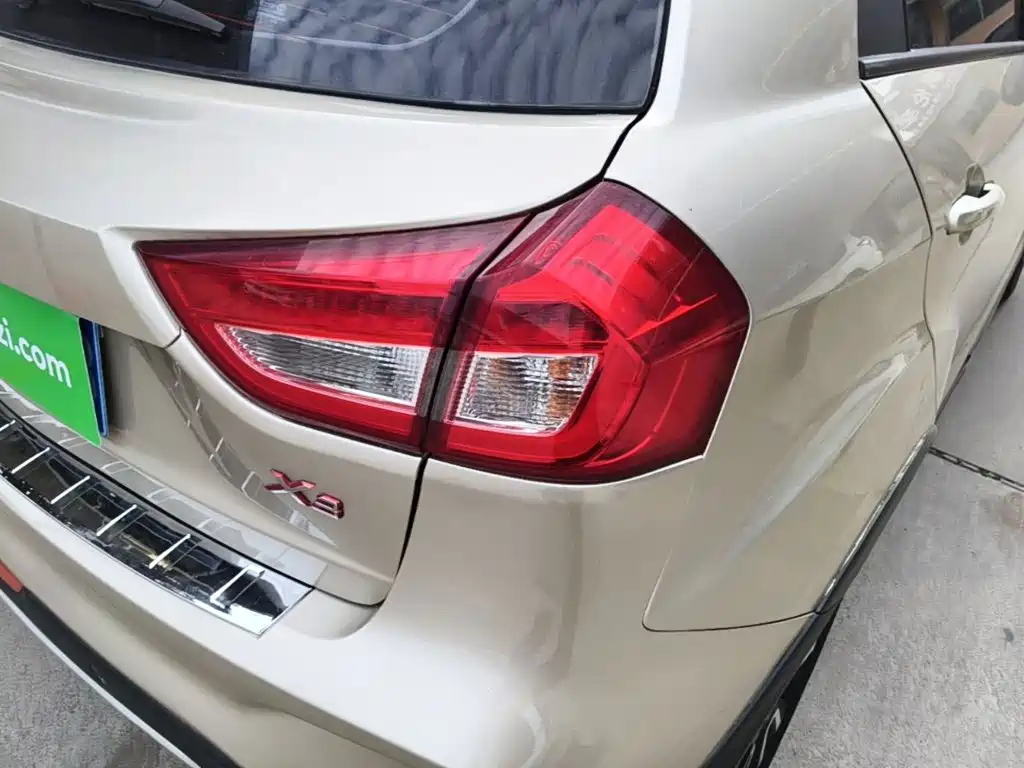 Geely Vision X3 — фото 8