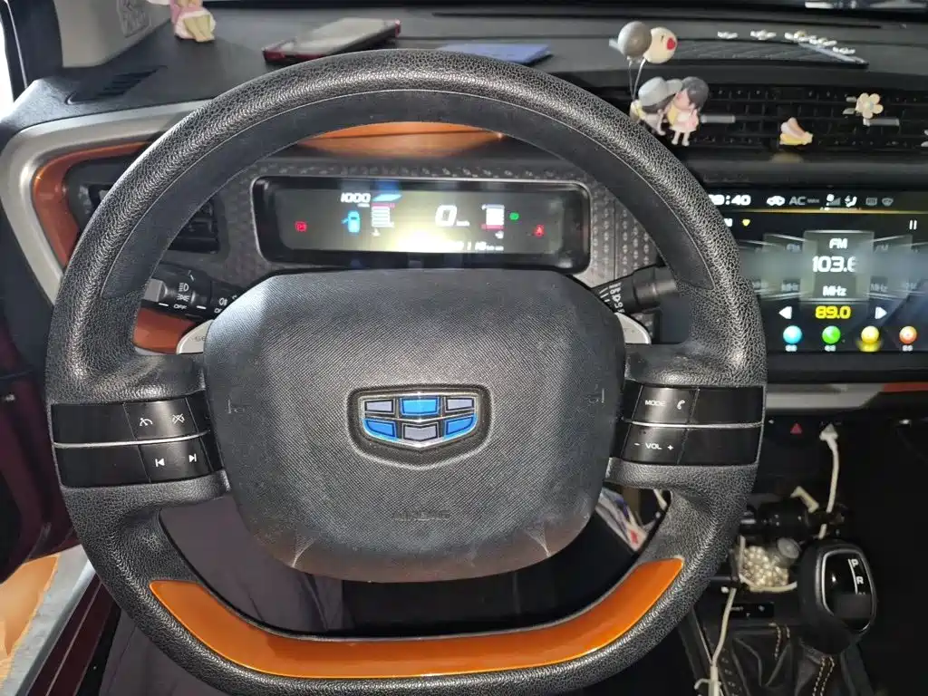 Geely Vision X1 — фото 3