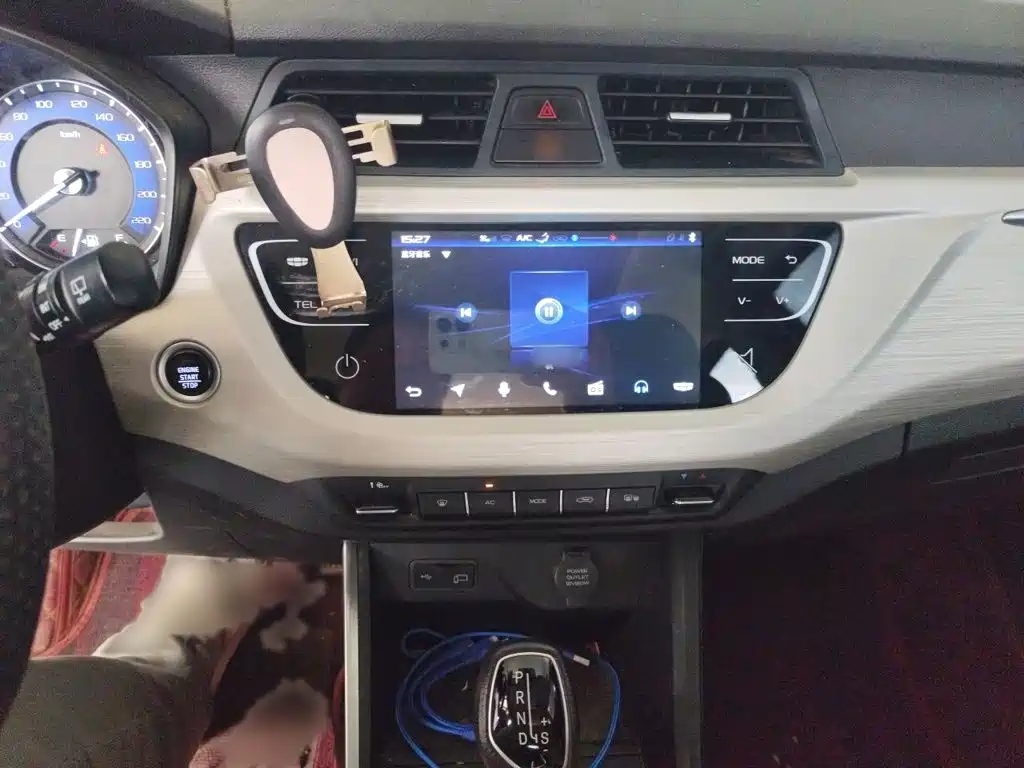 Geely Vision X3 — фото 6