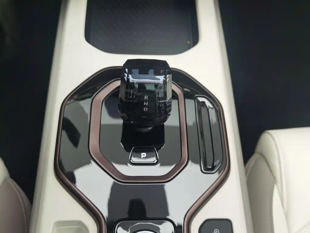 Geely Icon — фото 13