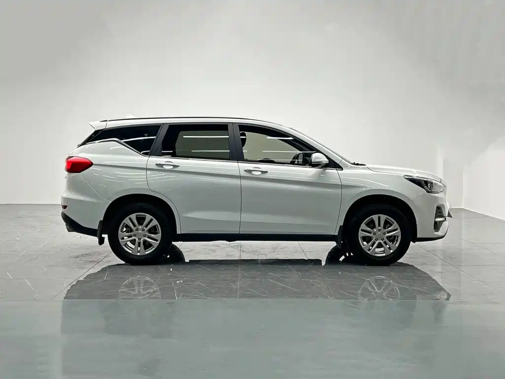 Haval M6 — фото 7