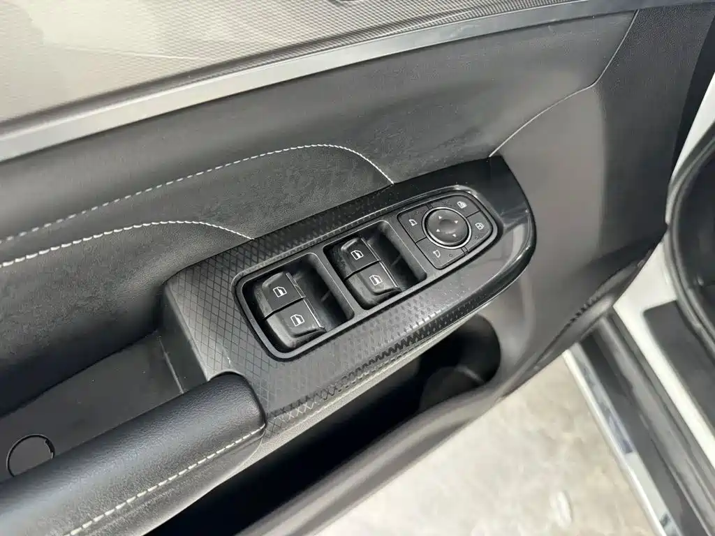 Haval M6 — фото 11