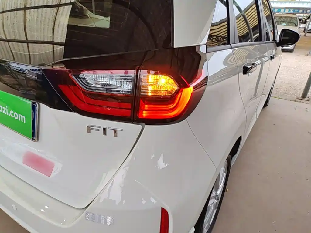 Honda Fit — фото 8