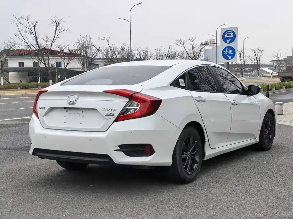 Honda Civic — фото 8