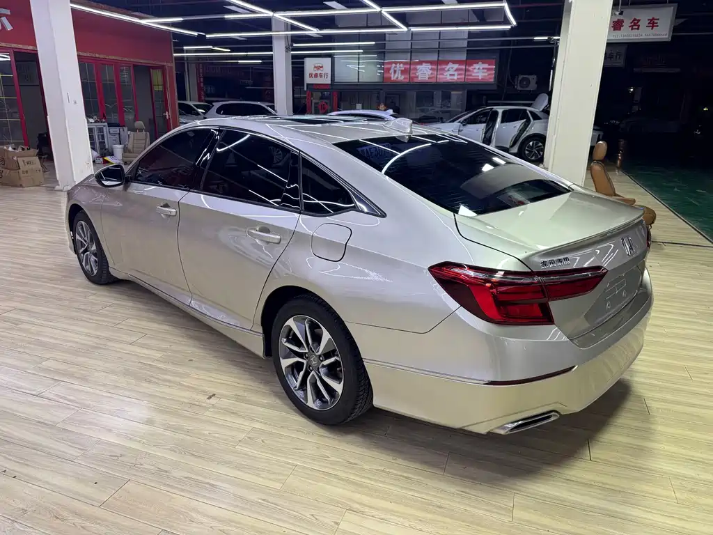 Honda Inspire — фото 12