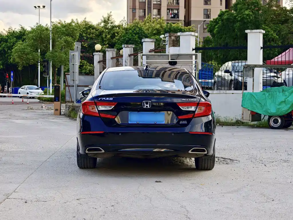 Honda Accord — фото 8