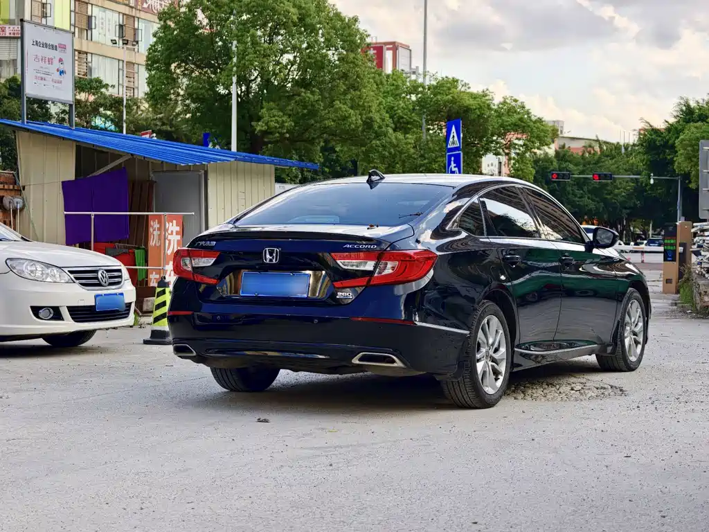Honda Accord — фото 9
