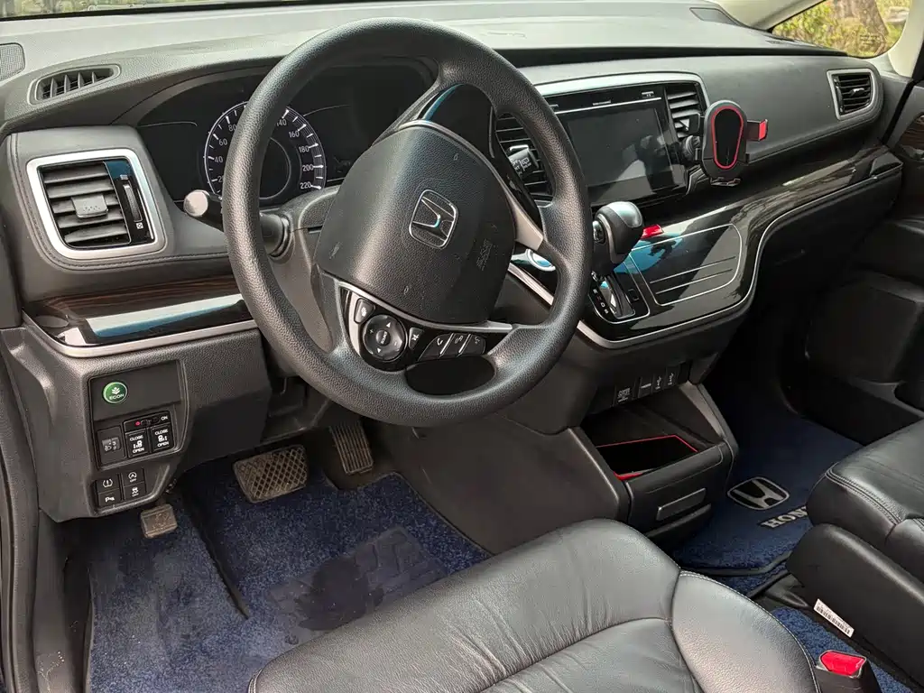 Honda Odyssey — фото 14
