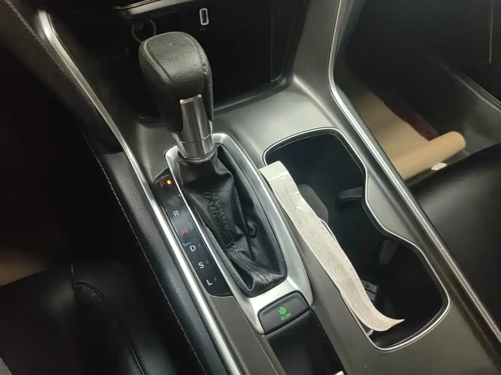 Honda Accord — фото 14