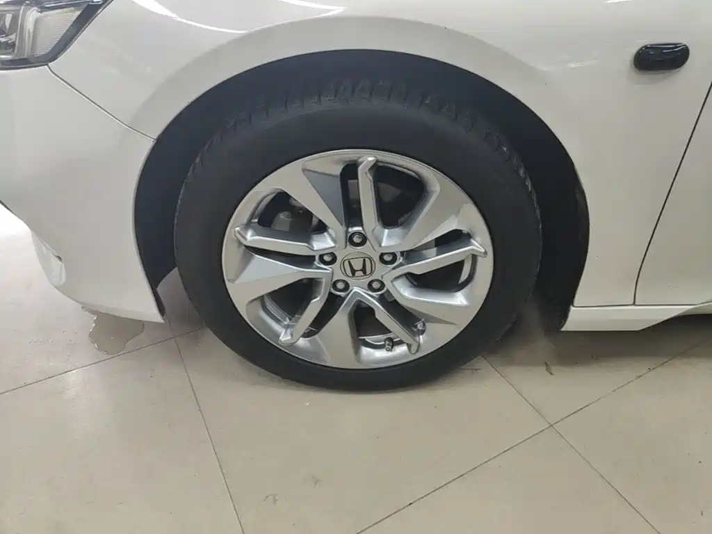 Honda Accord — фото 23