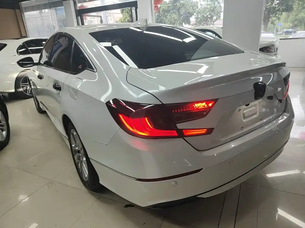 Honda Accord — фото 5