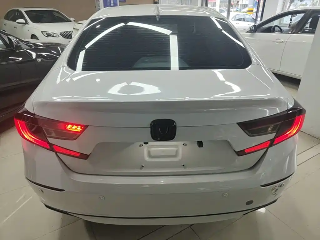Honda Accord — фото 6