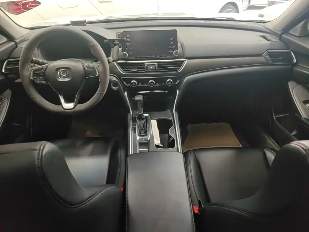 Honda Accord — фото 10