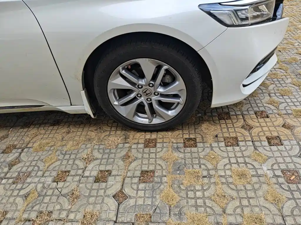 Honda Accord — фото 10