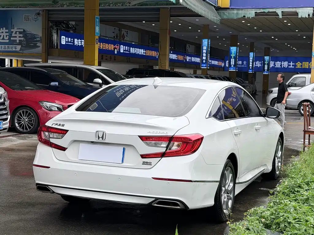 Honda Accord — фото 11